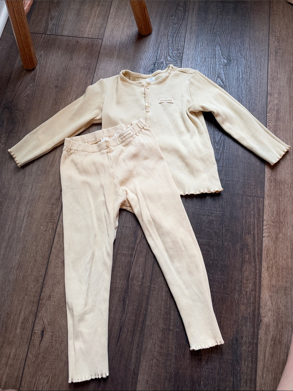 Butter yellow girls set
